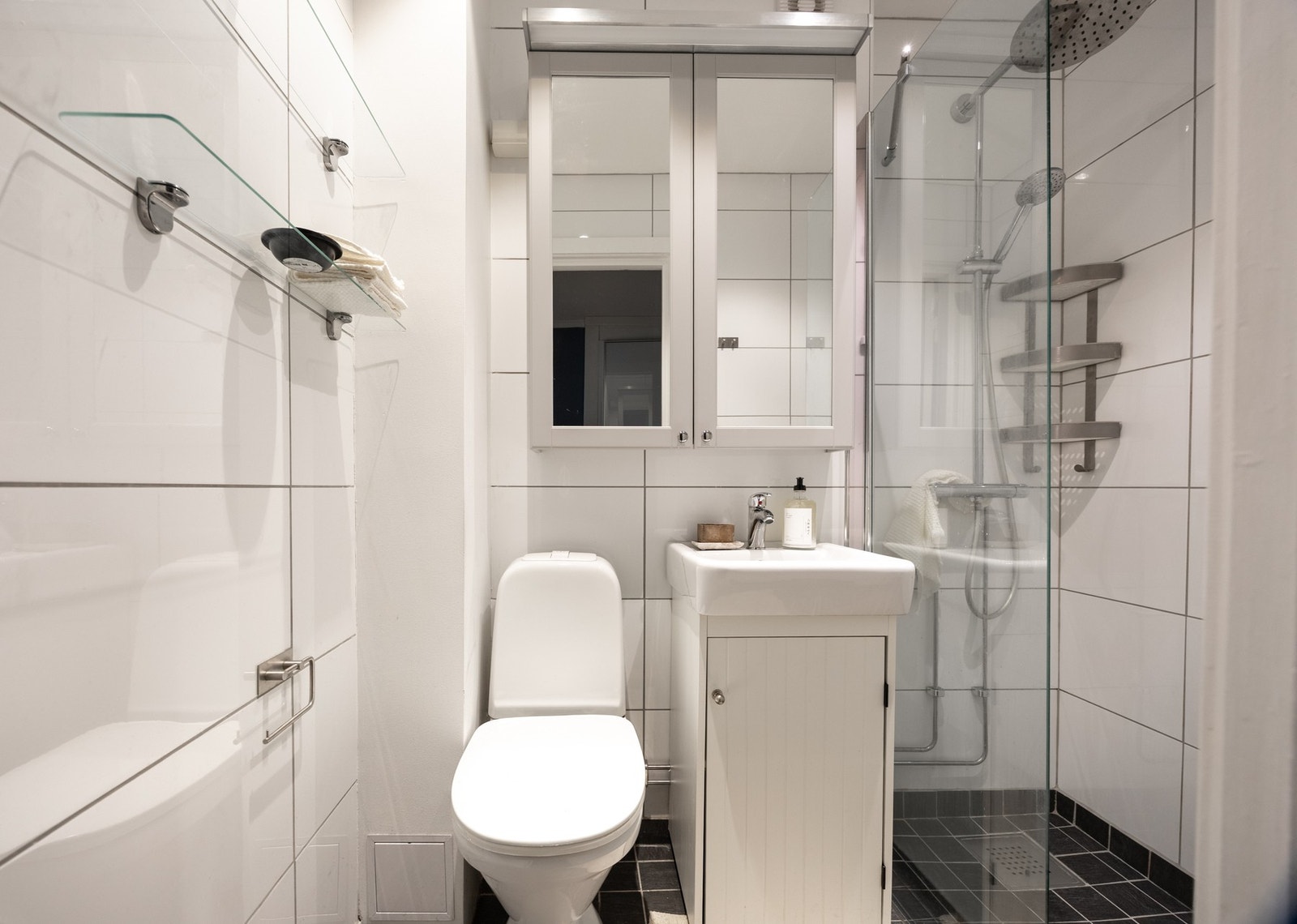 Helfliset bad fra ukjent årstall med gulvvarme. Galleribilde