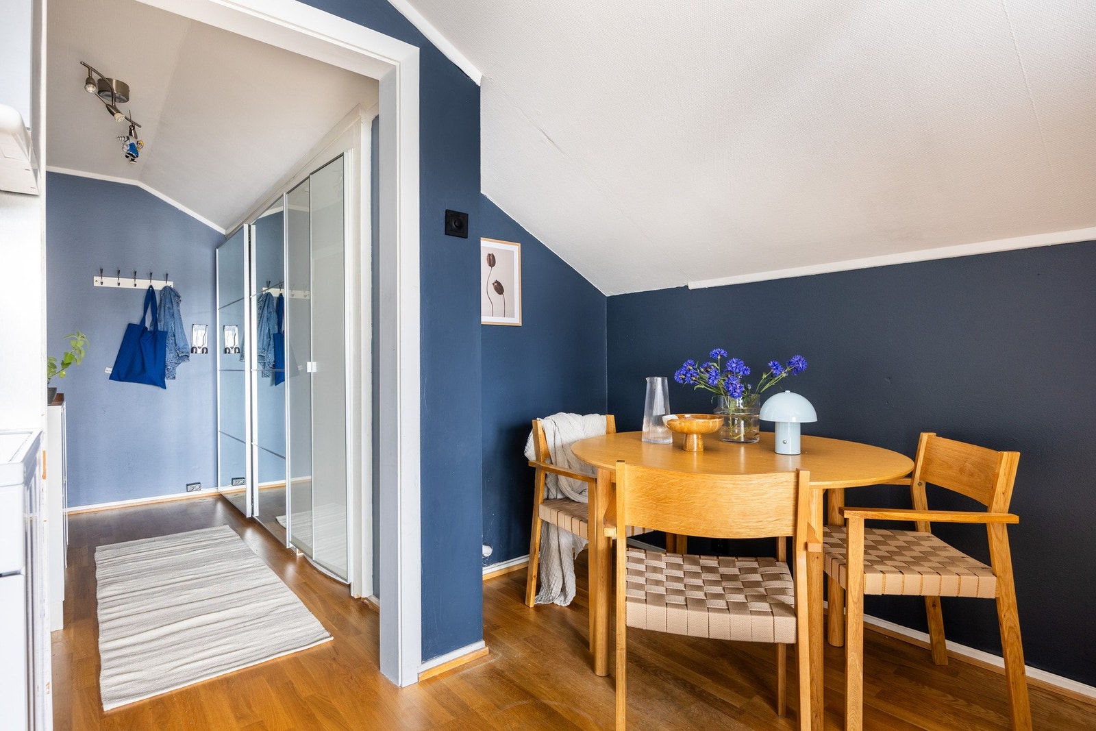 Vegger og himling er malt i 2025. Galleribilde