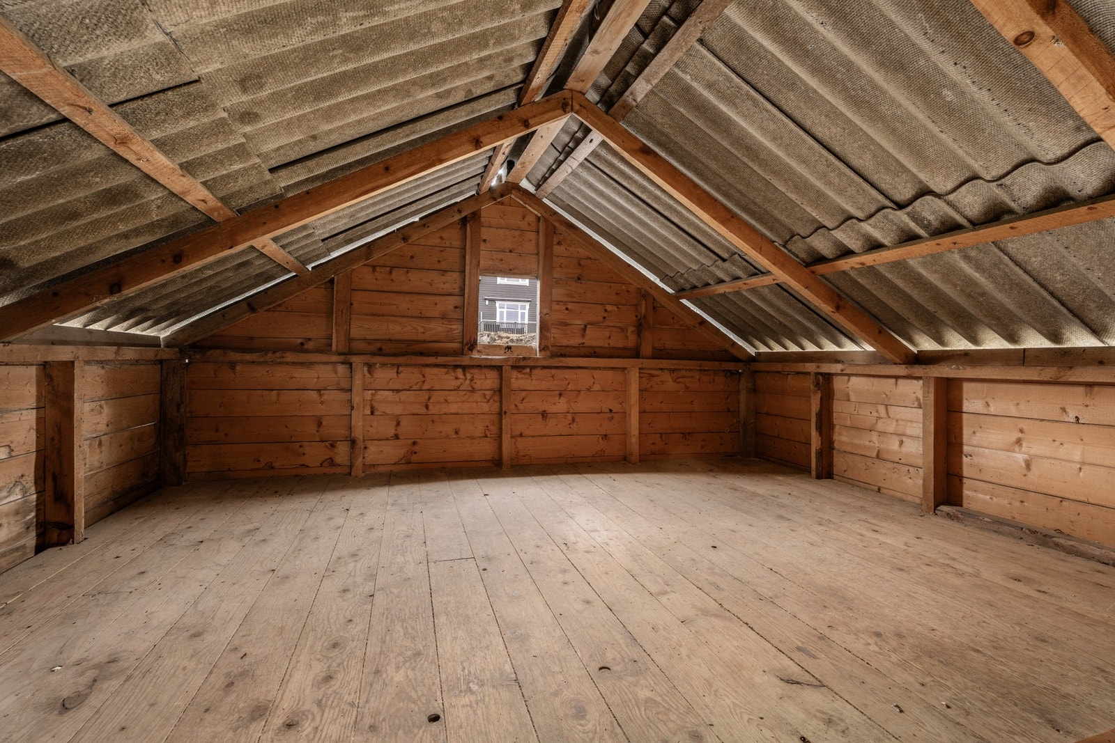 Loftet i uthuset. Galleribilde