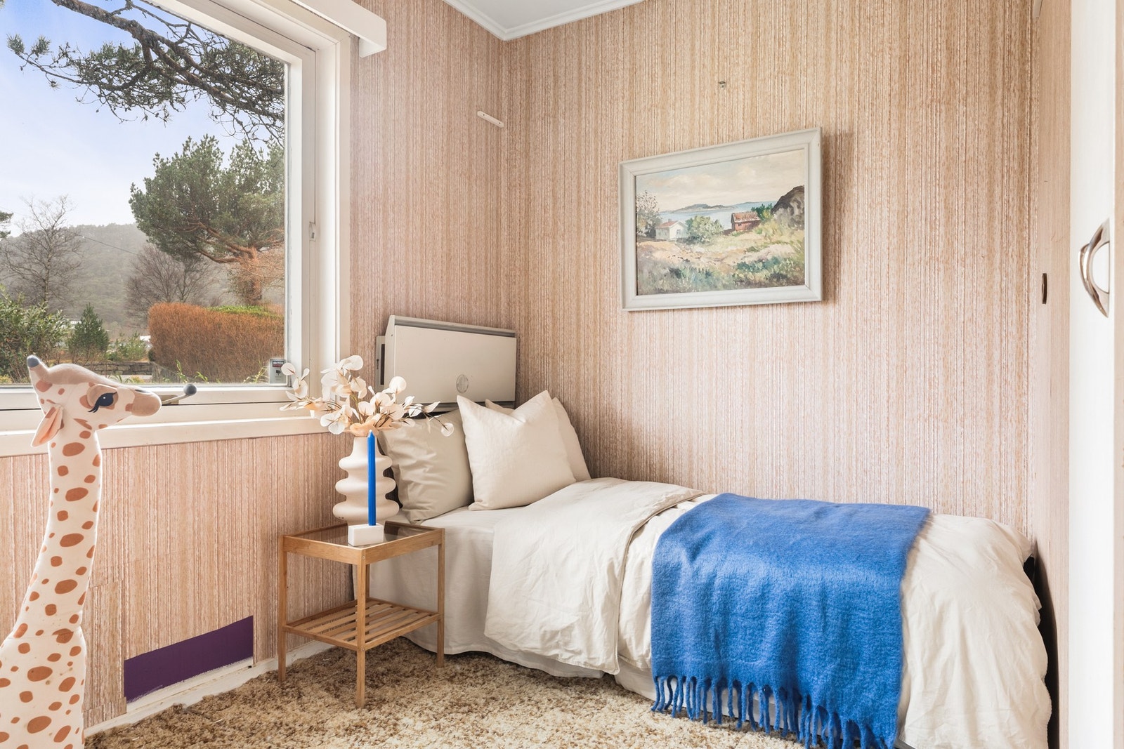 Det andre rommet måler 6,4 kvm og egner seg godt som barnerom eller gjesterom. Galleribilde