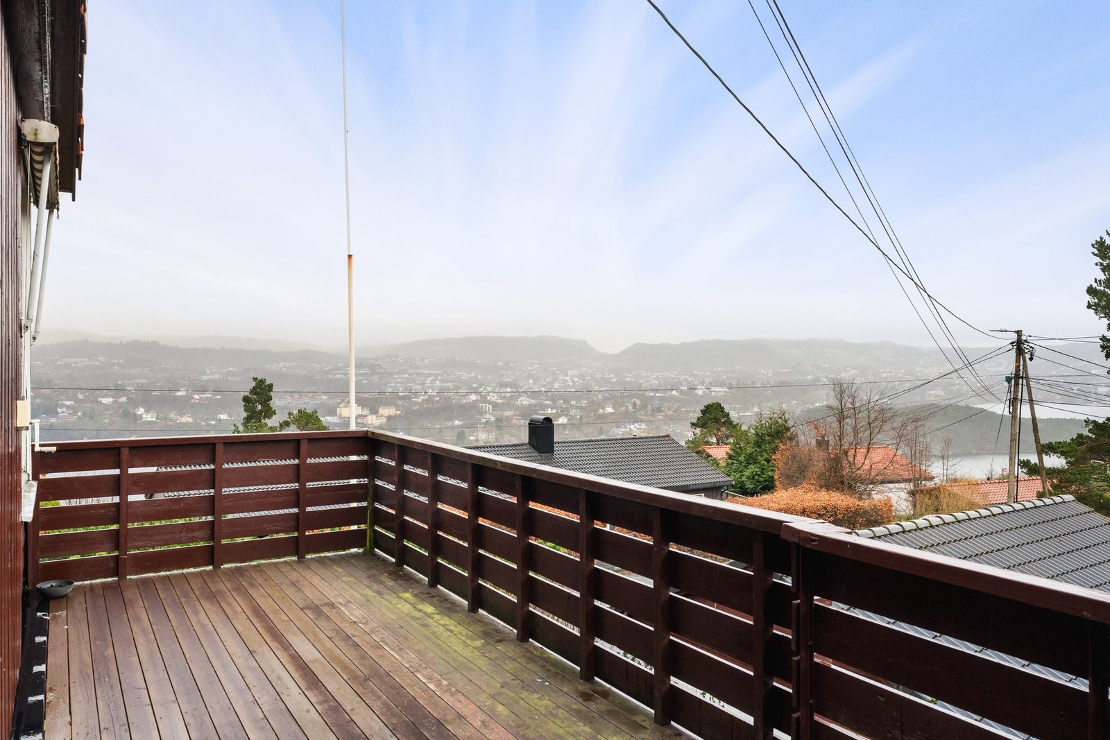 Balkong med god plass til utemøbler og hyggelige stunder. Galleribilde