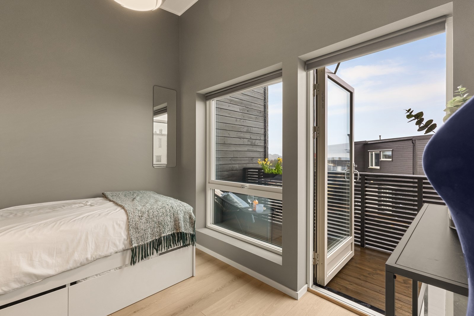 Herfra er det utgang til en sørvestvendt balkong på ca. 5 kvm. Galleribilde