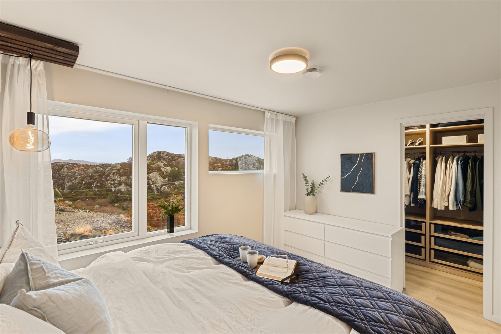 Flere vindusflater gir godt med dagslys. Galleribilde