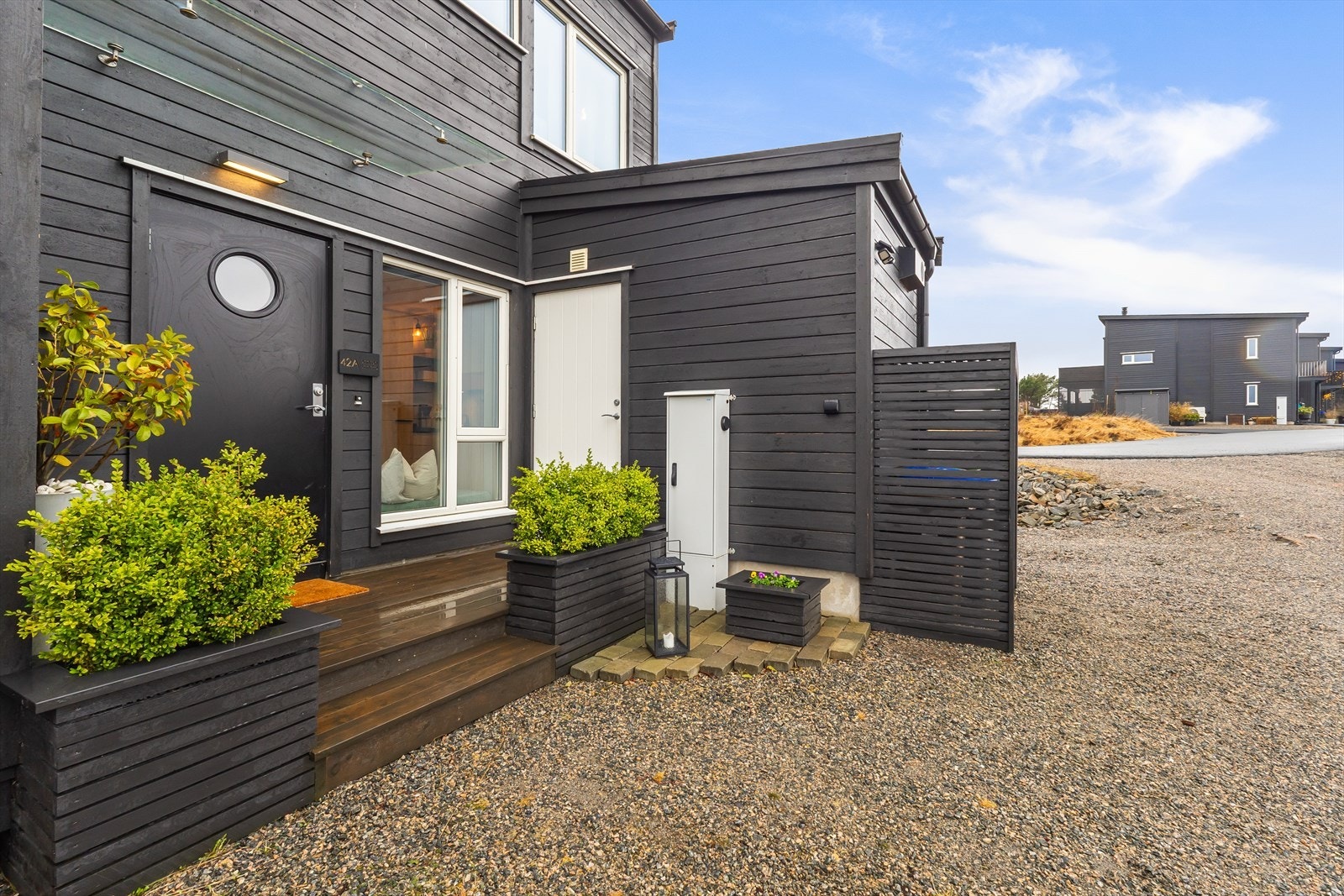 Det medfølger også en isolert, utvendig bod ved inngangspartiet. Galleribilde