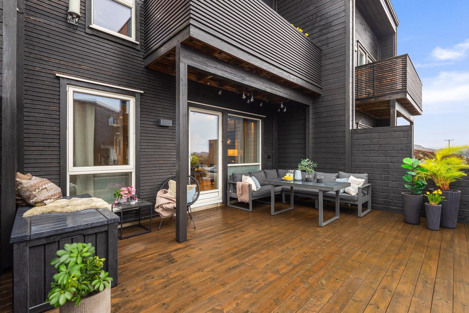 Stor og flott terrasse på hele 29kvm med gode solforhold. Galleribilde