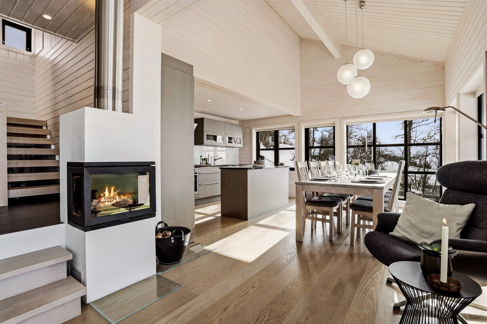 Stue og kjøkken har også varmekabler i gulv for behagelig grunnvarme Galleribilde