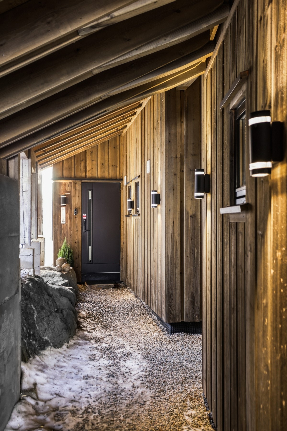 Svalgang fra garasje til inngangsparti - Velkommen inn! Galleribilde