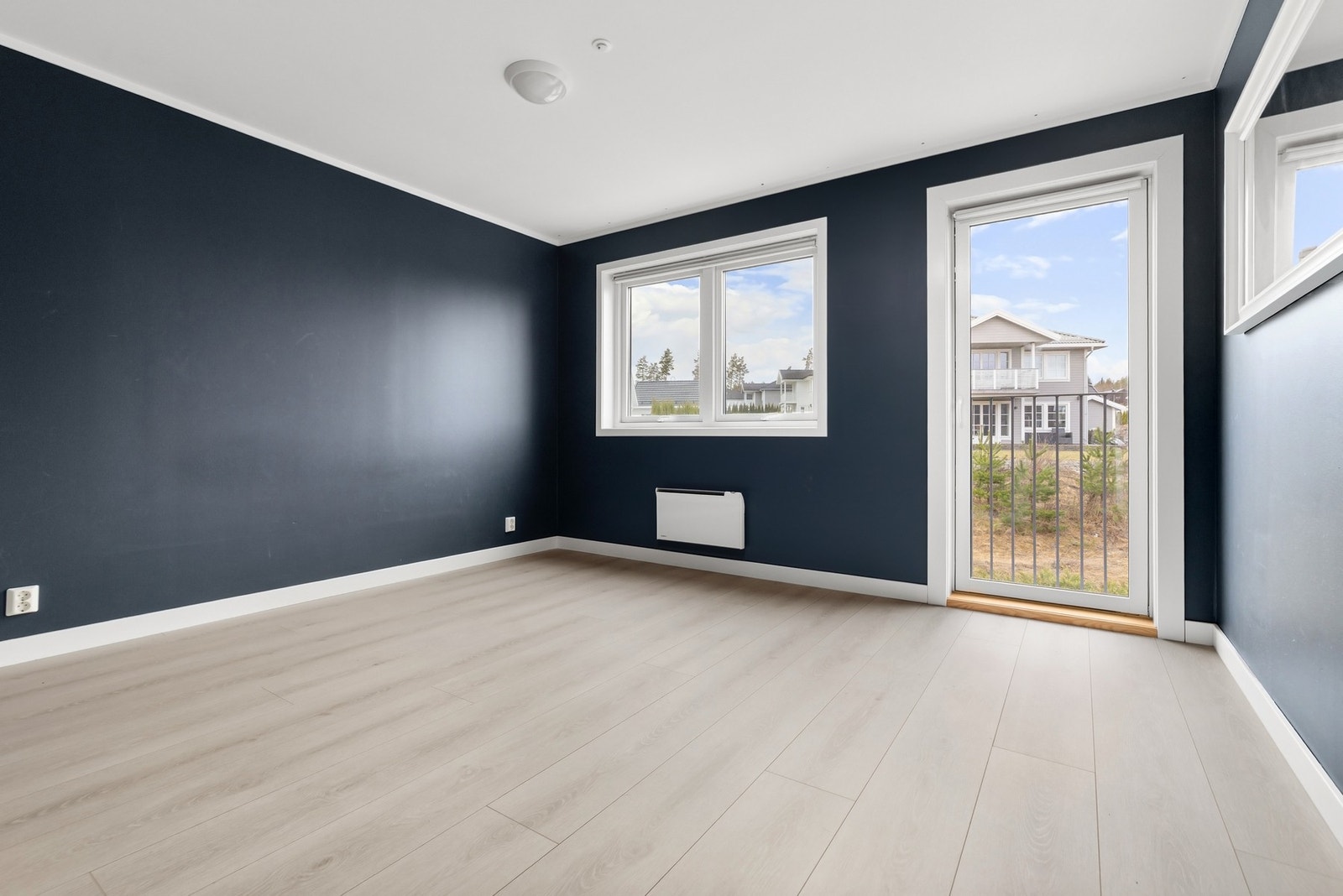 Soverom 3: Soverom med utgang til balkong. Galleribilde