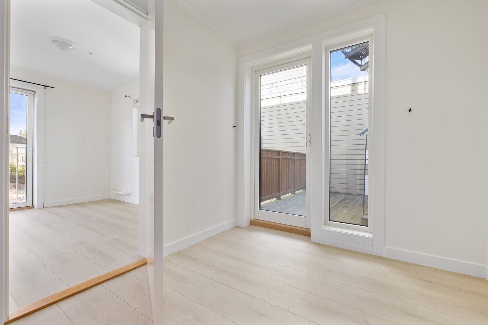 Utgang til terrasse. Galleribilde