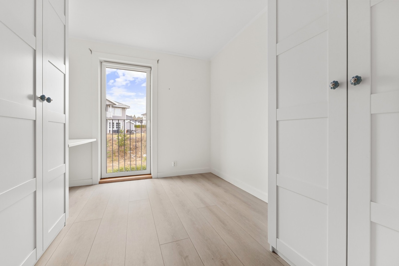 Soverom 4: Lyst soverom, med god garderobeløsning. Galleribilde