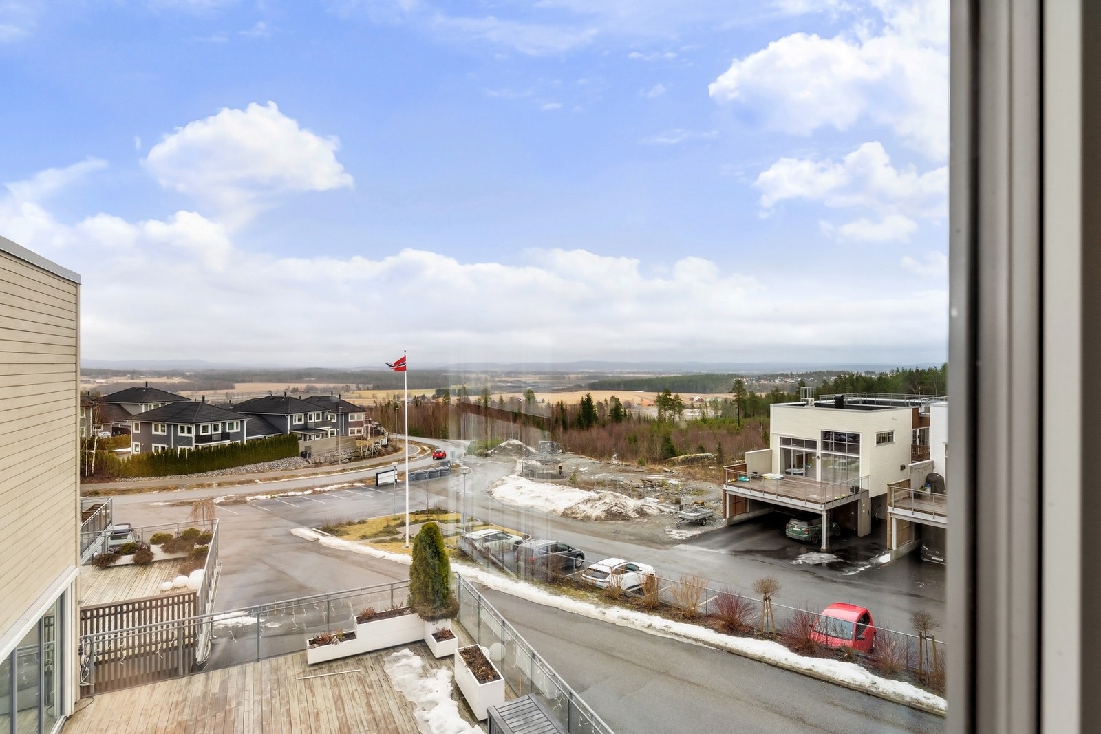 Utsikt fra boligen mot nærområdet. Galleribilde