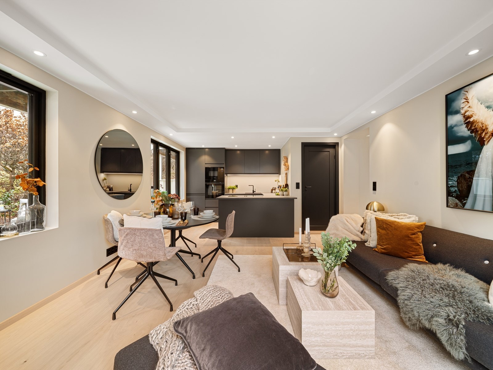 Stue/kjøkken måler 25 m² og har en god og praktisk planløsning. Galleribilde