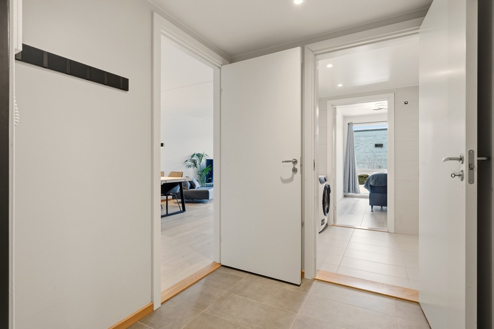 Innbydende Entrè med delikate fliser på gulv Galleribilde