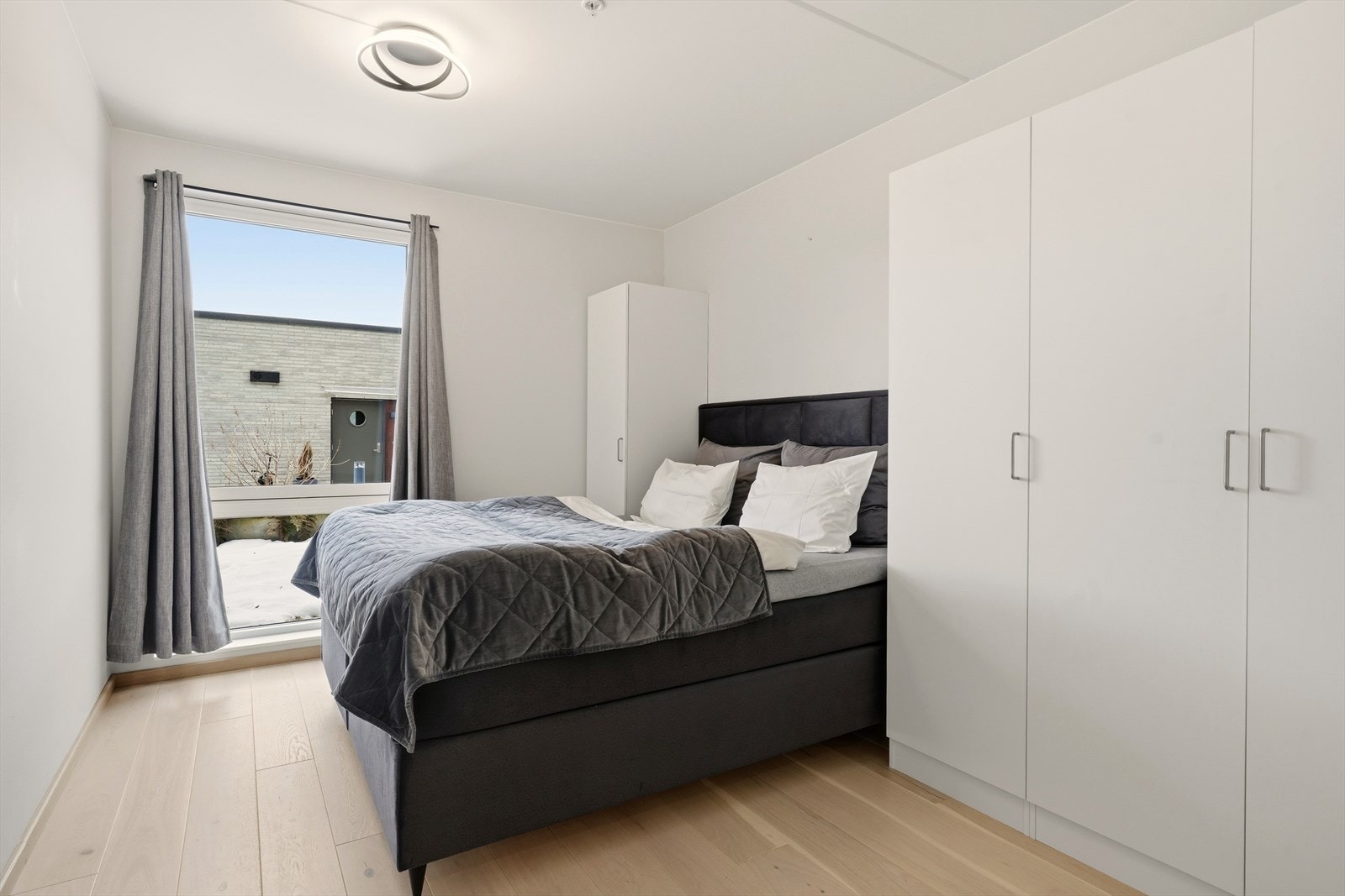 Romslig soverom Galleribilde