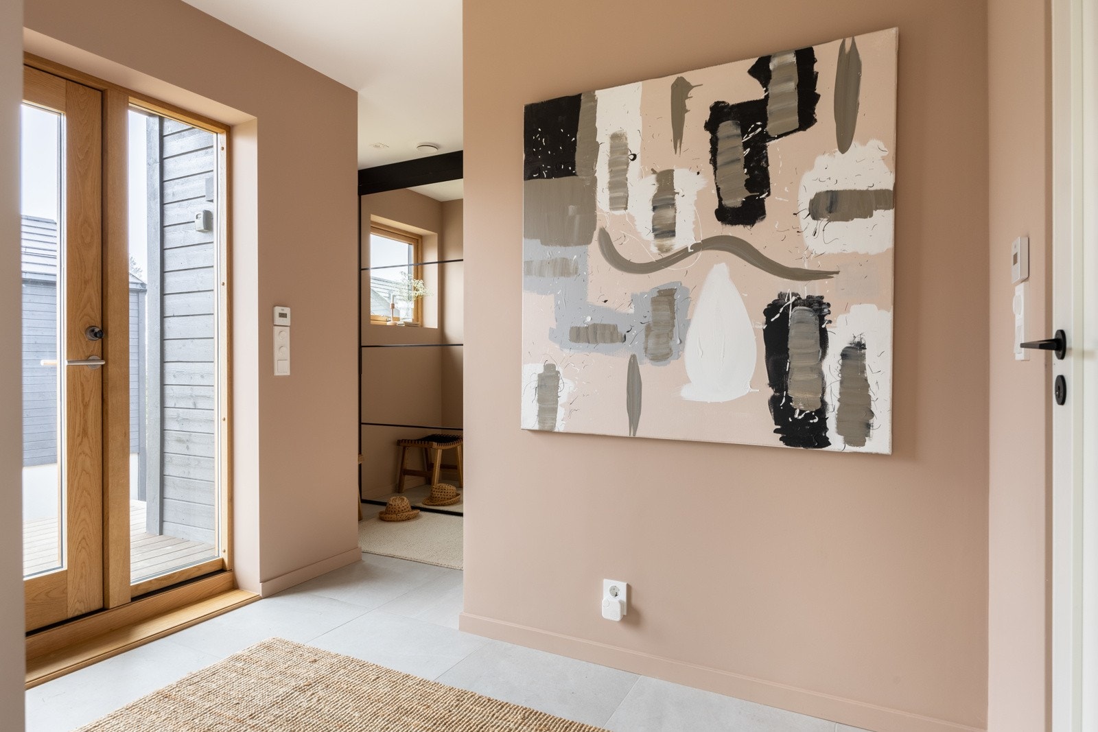 Innbydende entré som setter standarden for resten av hjemmet. Galleribilde