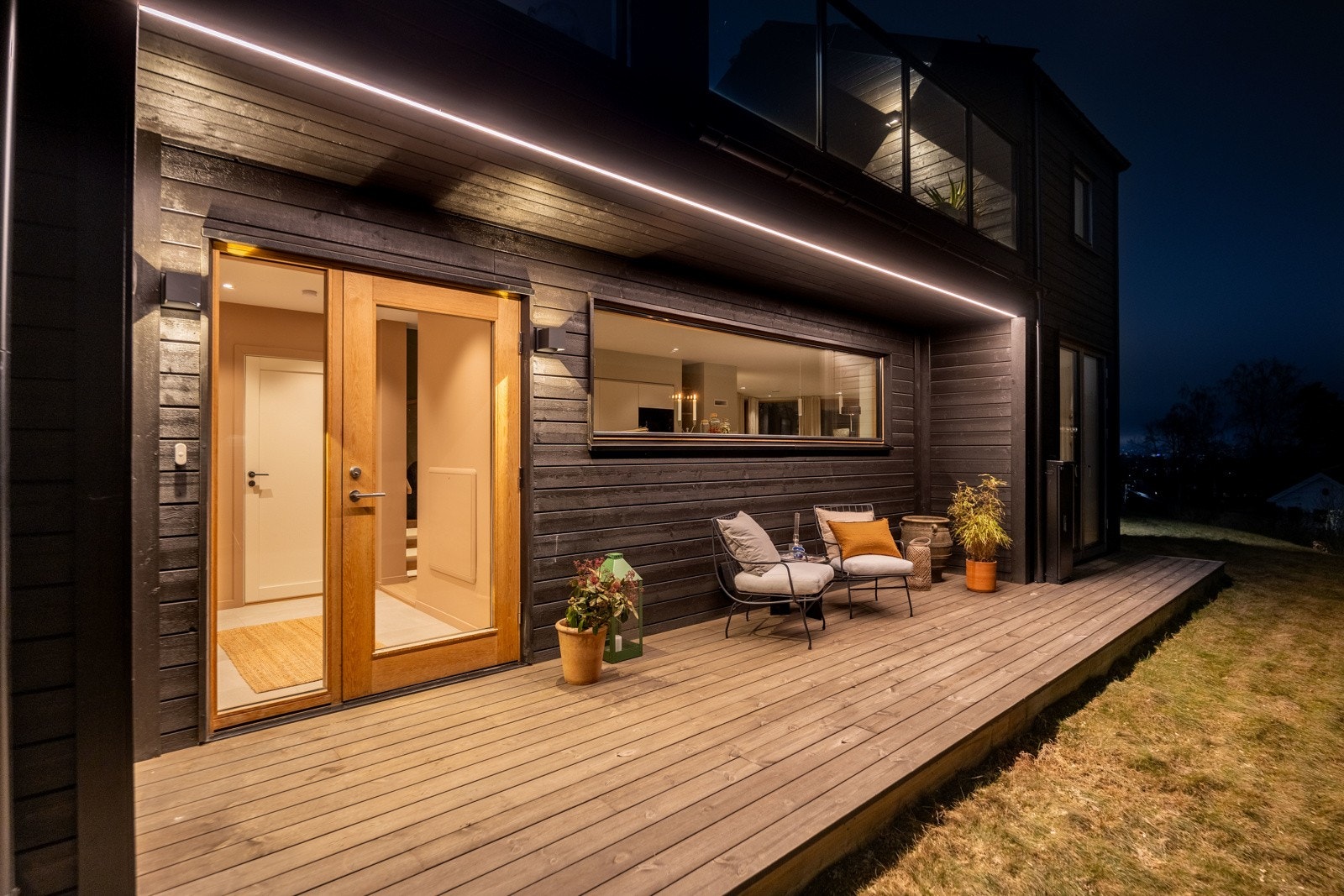 Boligen er godt tilpasset tomten - Tilbaketrukket og med utsikt. Galleribilde