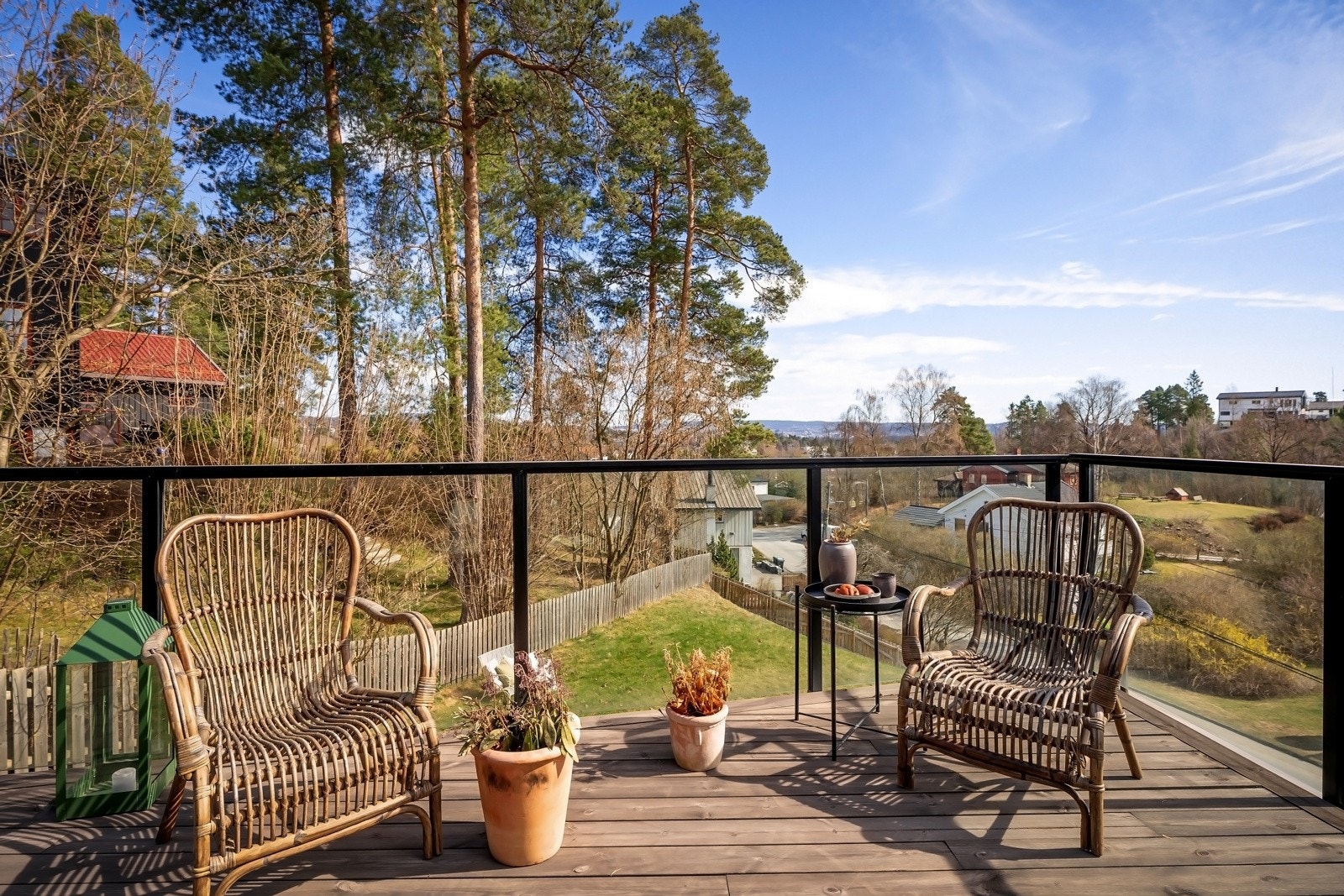 Fra master bedroom er det utgang til en privat veranda på ca. 14 kvm Galleribilde