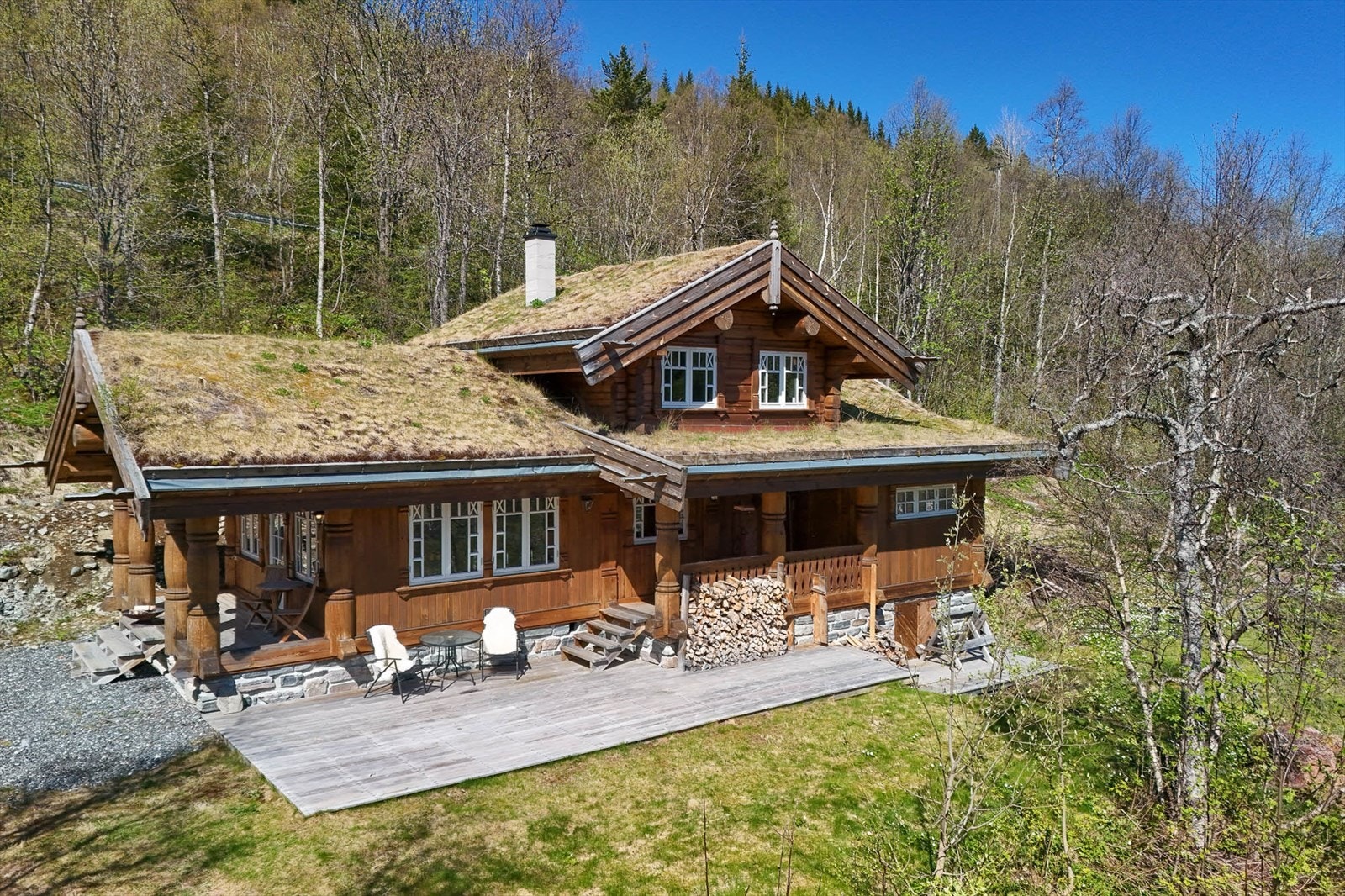 Seljebotn 19 presenteres av Eiendomsmegler MNEF Terje Hoel. Foto: Ingvald Kaldhussæter Galleribilde