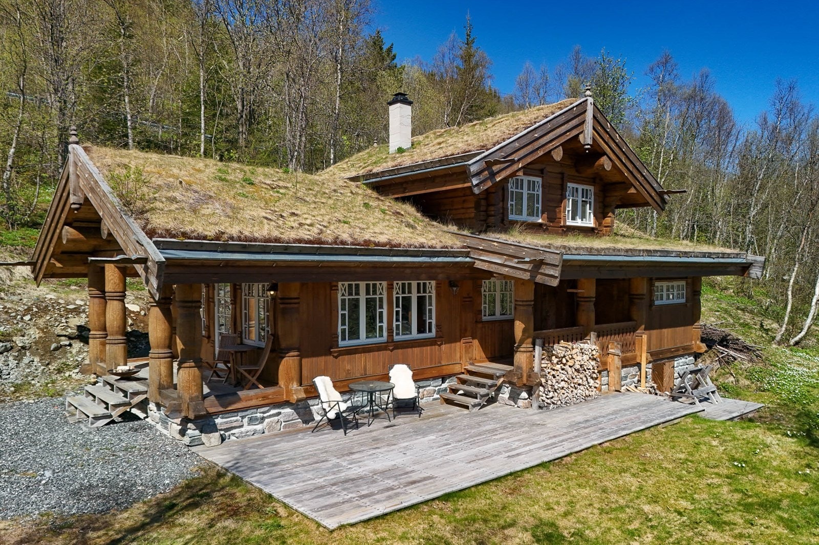 Seljebotn 19 presenteres av Eiendomsmegler MNEF Terje Hoel. Foto: Ingvald Kaldhussæter Galleribilde