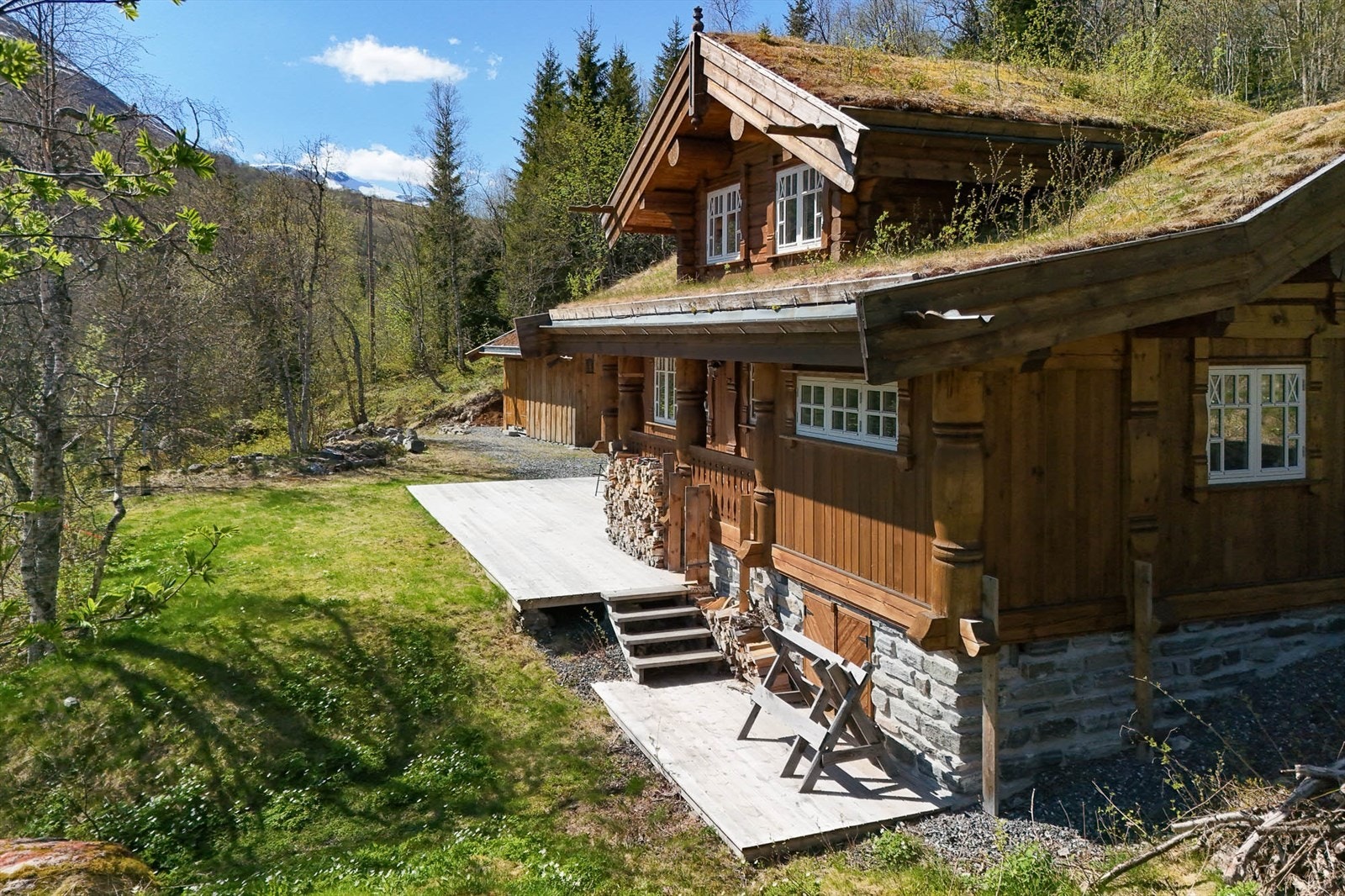 Seljebotn 19 presenteres av Eiendomsmegler MNEF Terje Hoel. Foto: Ingvald Kaldhussæter Galleribilde