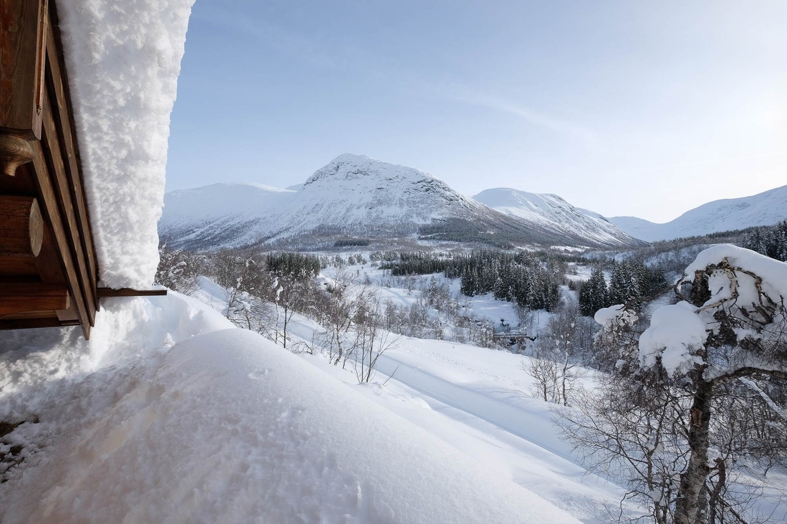 Seljebotn 19 presenteres av Eiendomsmegler MNEF Terje Hoel. Foto: Ingvald Kaldhussæter Galleribilde
