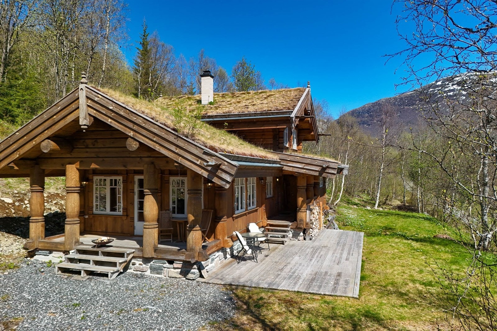 Seljebotn 19 presenteres av Eiendomsmegler MNEF Terje Hoel. Foto: Ingvald Kaldhussæter Galleribilde