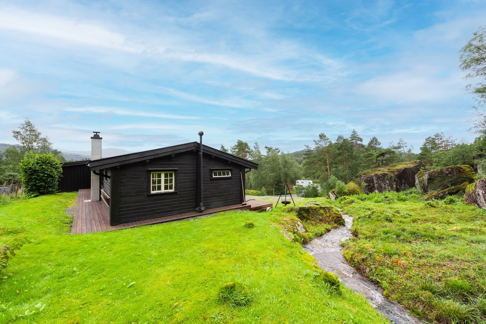 En sjarmerende bekk rett ved siden av hytten. Galleribilde