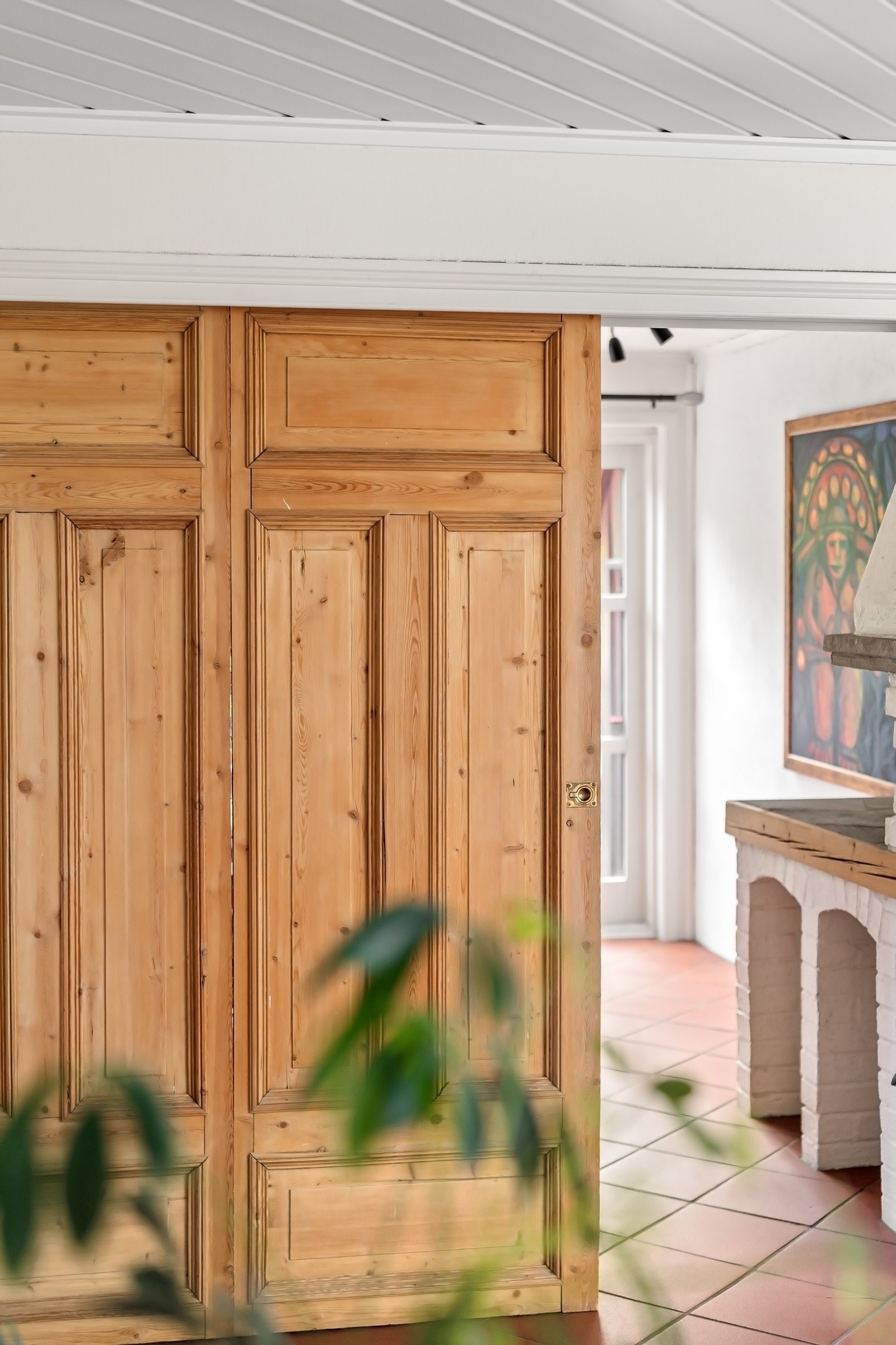 I dette hjemmet kombineres klassiske detaljer med moderne komfort. Galleribilde