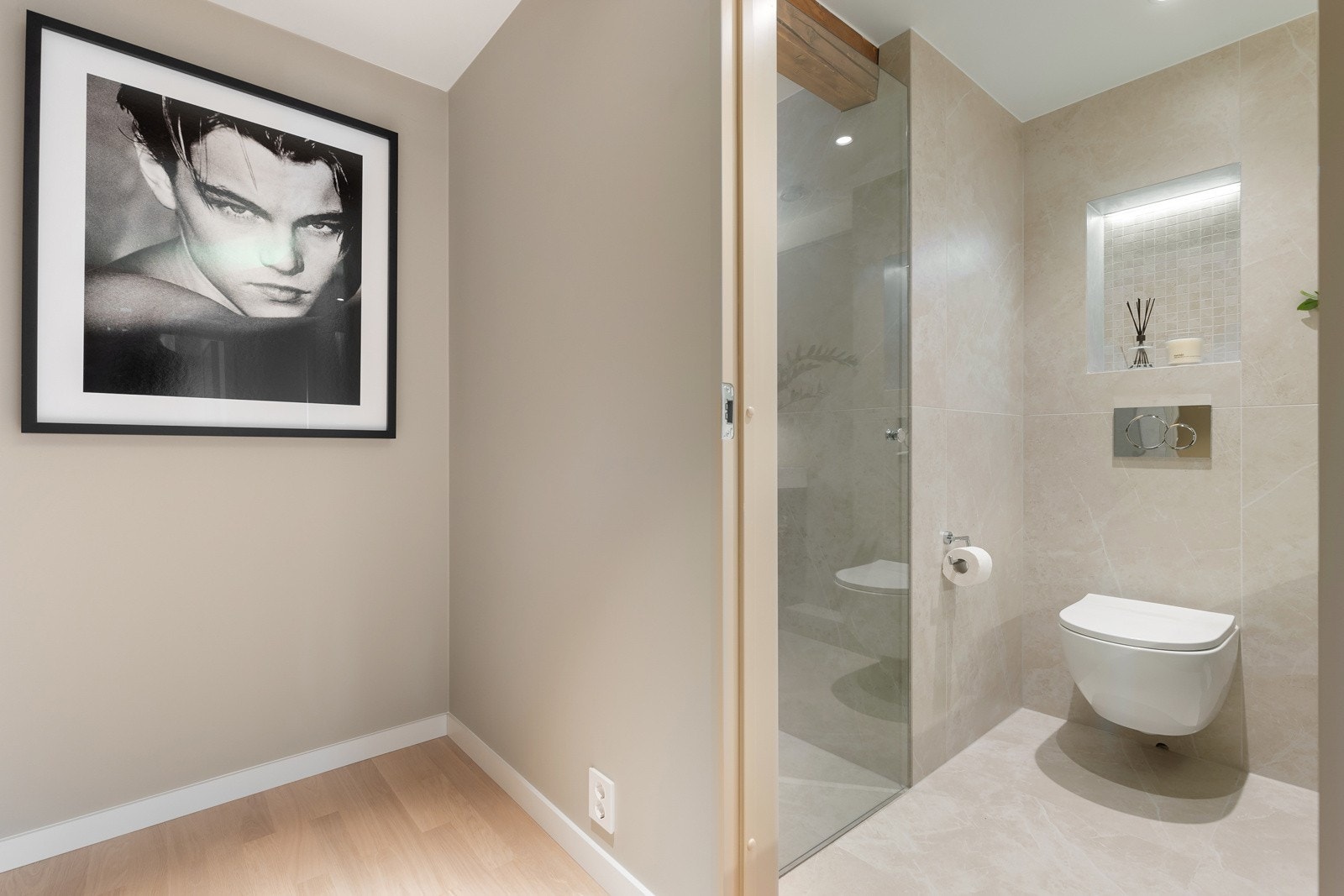 Ved entréen er det gjestetoalett Galleribilde