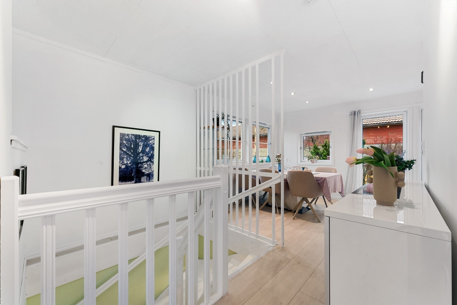 - Vi beveger oss ned i første etasje - Galleribilde