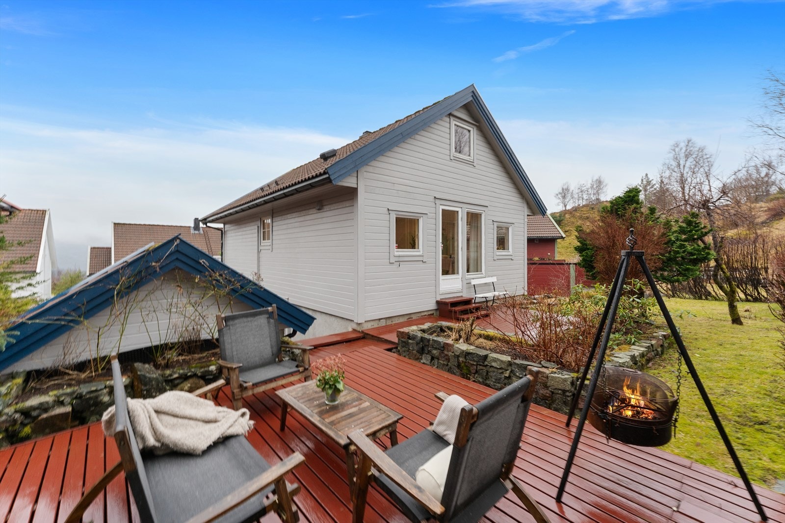 - Terasse på hele 30 m² med utepeis som bidrar til en lun stemning, slik at terrassen kan brukes hele året - Galleribilde