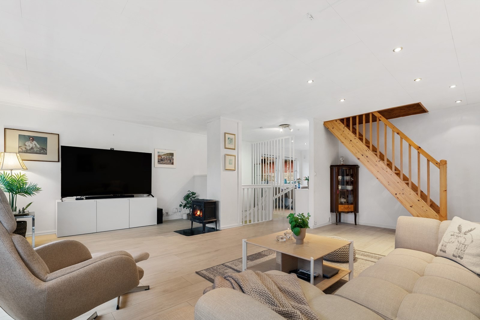 - Deler av stuen var opprinnelig et tredje soverom - Galleribilde