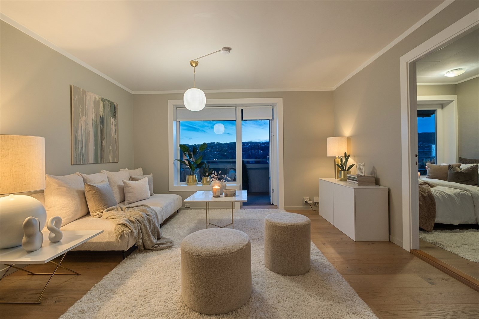 Fra stuen har du direkte adkomst til leilighetens balkong. Galleribilde