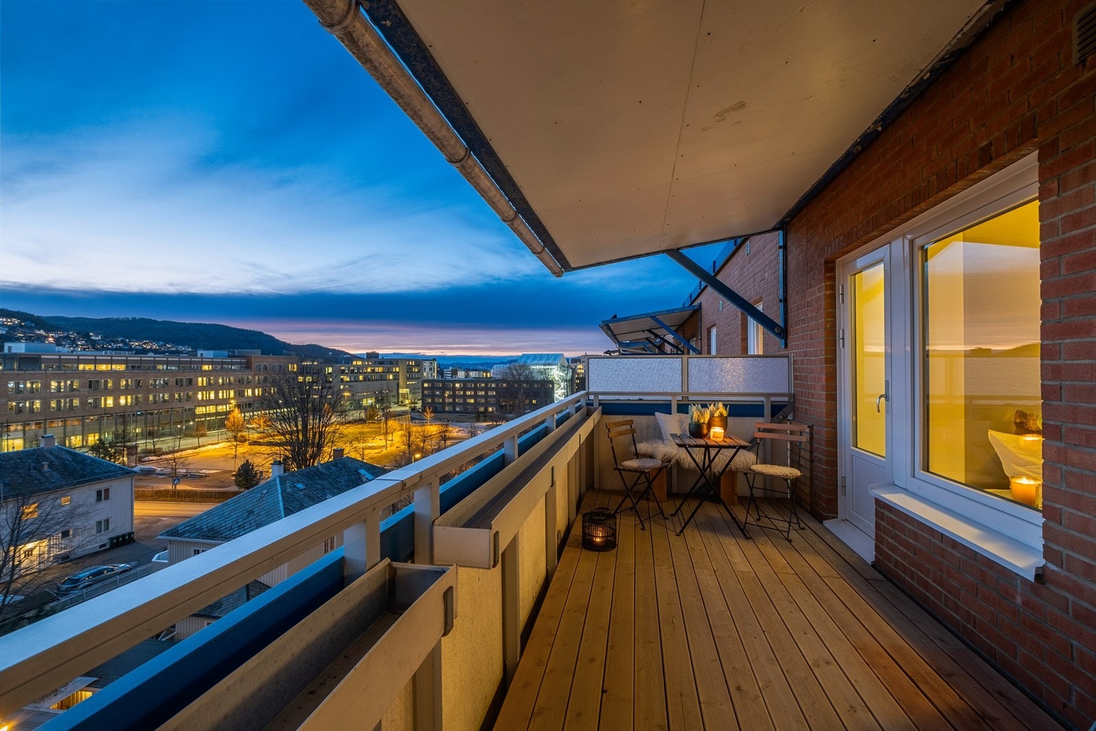 Alle vinduer og balkongdører ble skiftet høsten 2023. Galleribilde