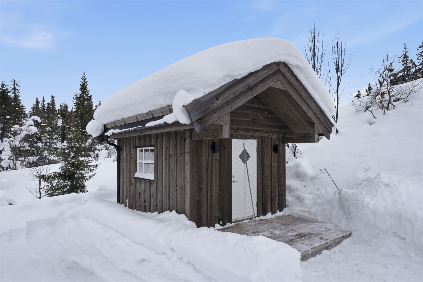 Frittstående sportsbod ifb. gårdsplassen. Galleribilde