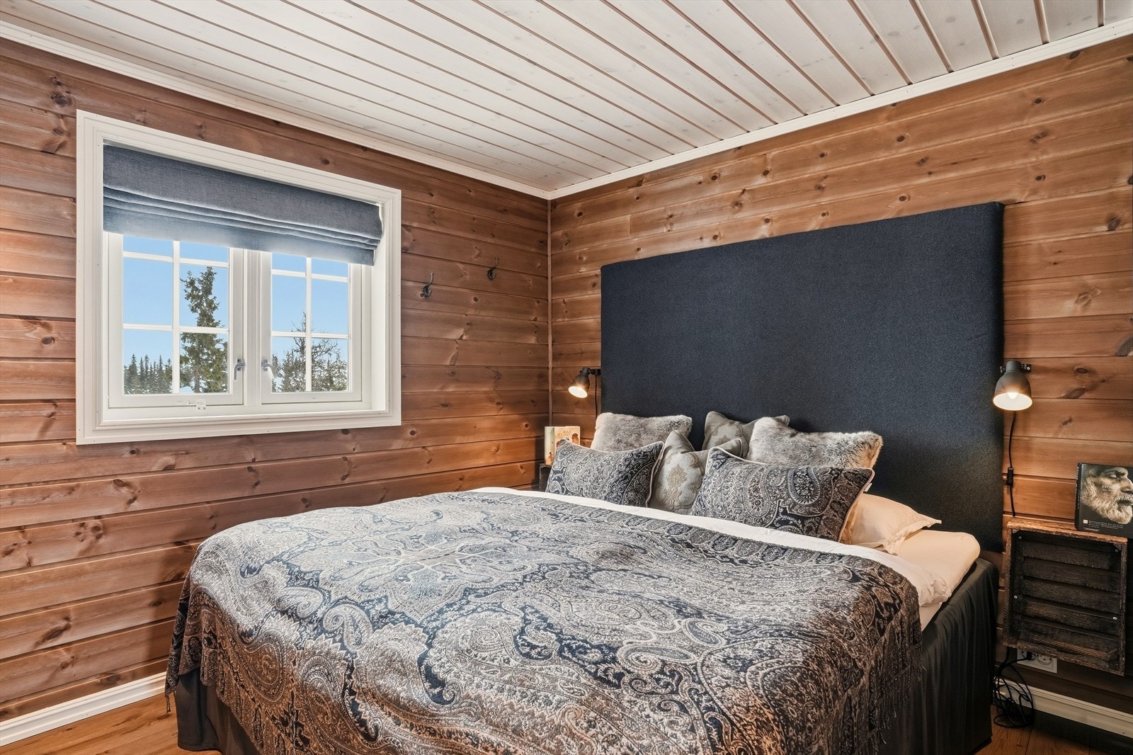 Hovedsoverom med plass til dobbeltseng og garderobe. Galleribilde