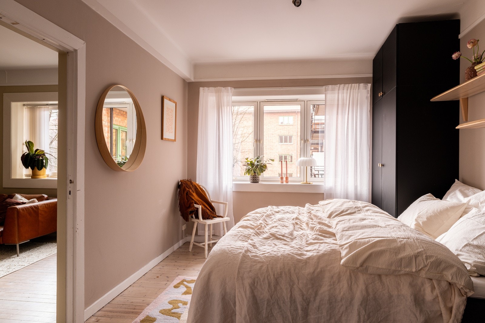 - Plass til dobbeltseng, kommode, hyller etc - Galleribilde