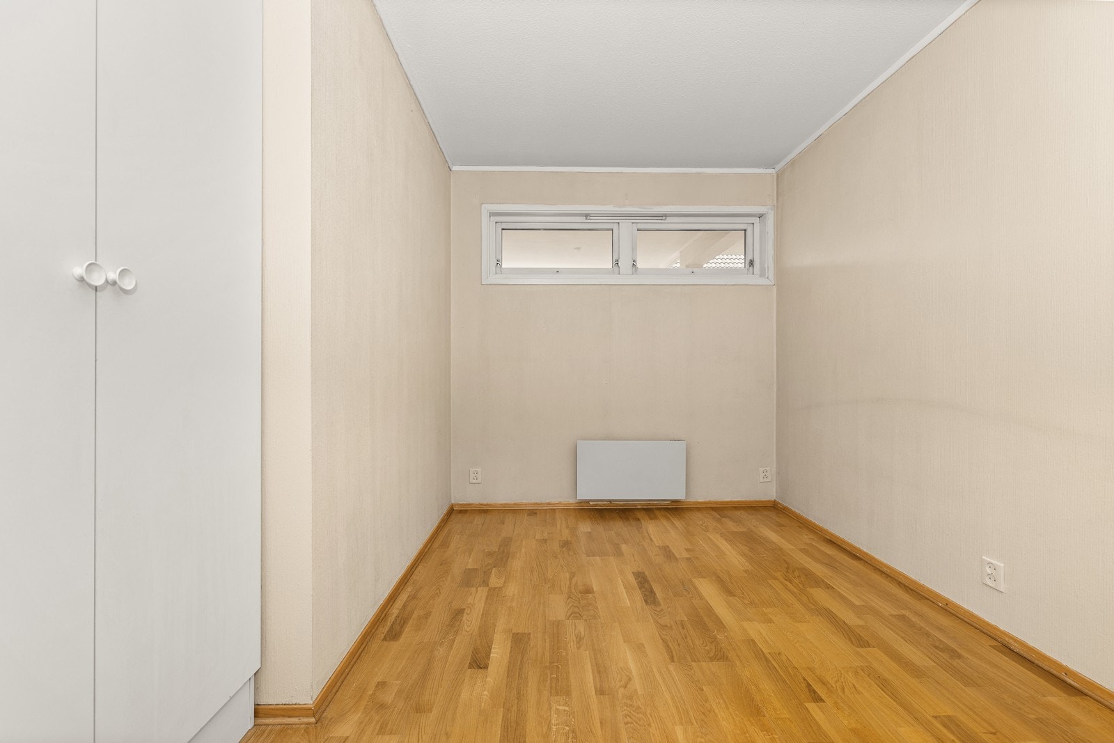 Det andre soverommet passer perfekt som barnerom, gjesterom eller et trivelig hjemmekontor, alt etter behov. Galleribilde