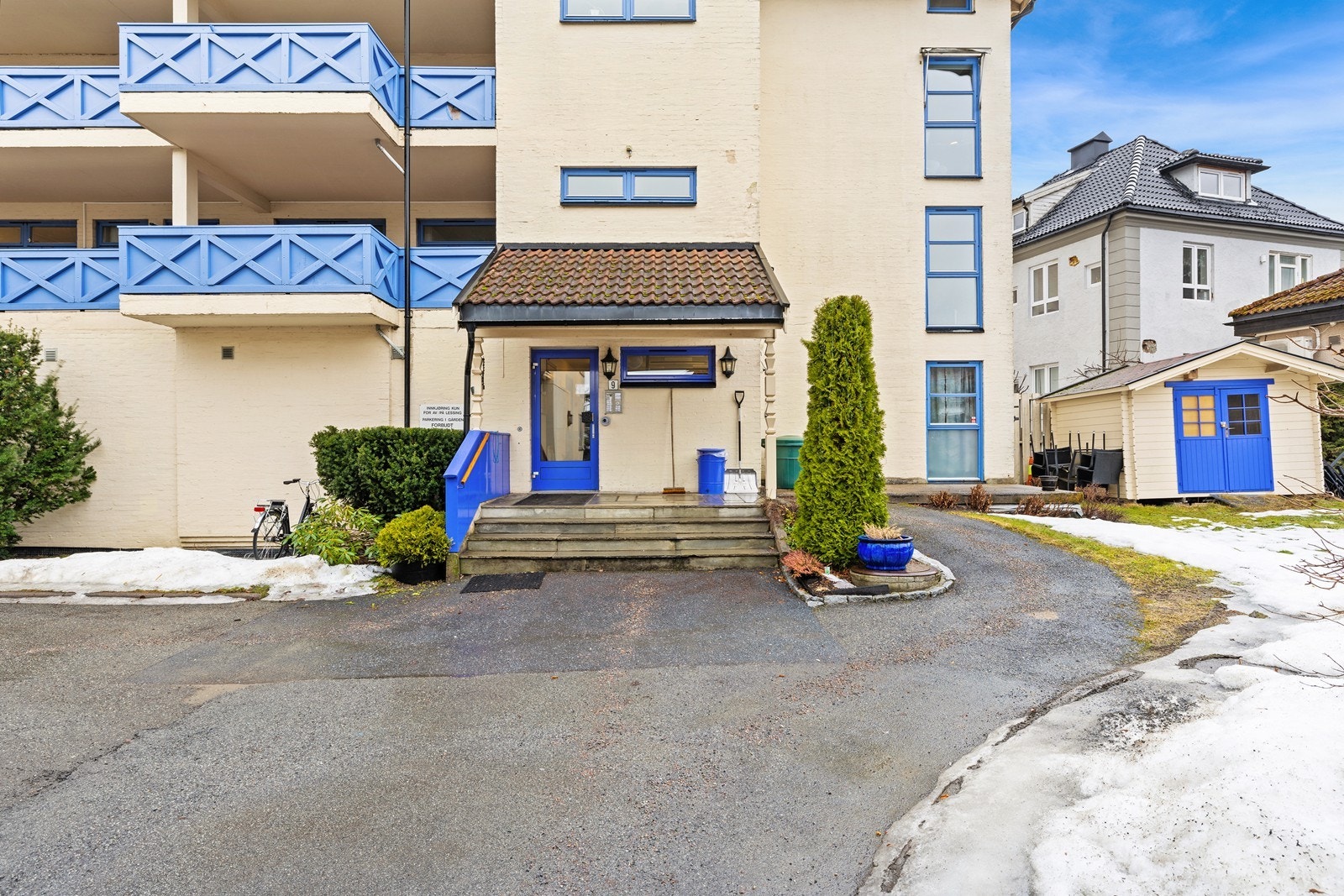 Boligen har en svært sentral beliggenhet på Bragernes, med umiddelbar nærhet til byens pulserende sentrumsliv. Galleribilde