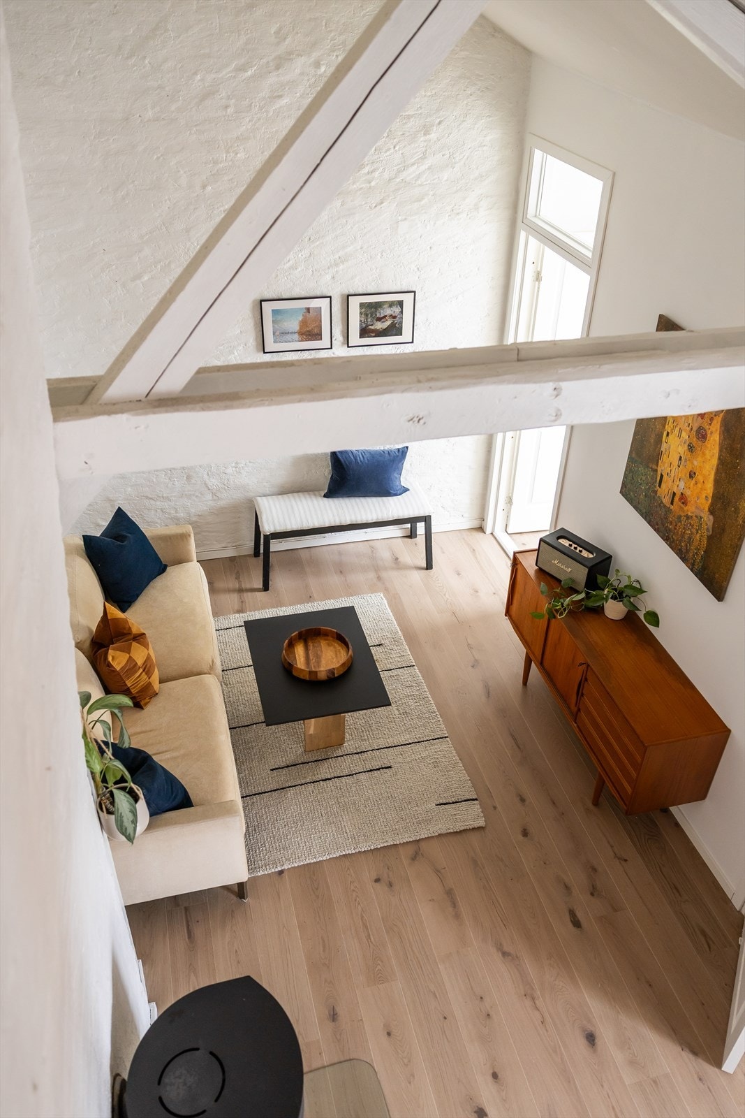 Leiligheten disponerer én bod i kjeller og én på loft for praktisk oppbevaring. Det ble installert balansert ventilasjonsagregat i loftsboden til leiligheten i 2019. Galleribilde