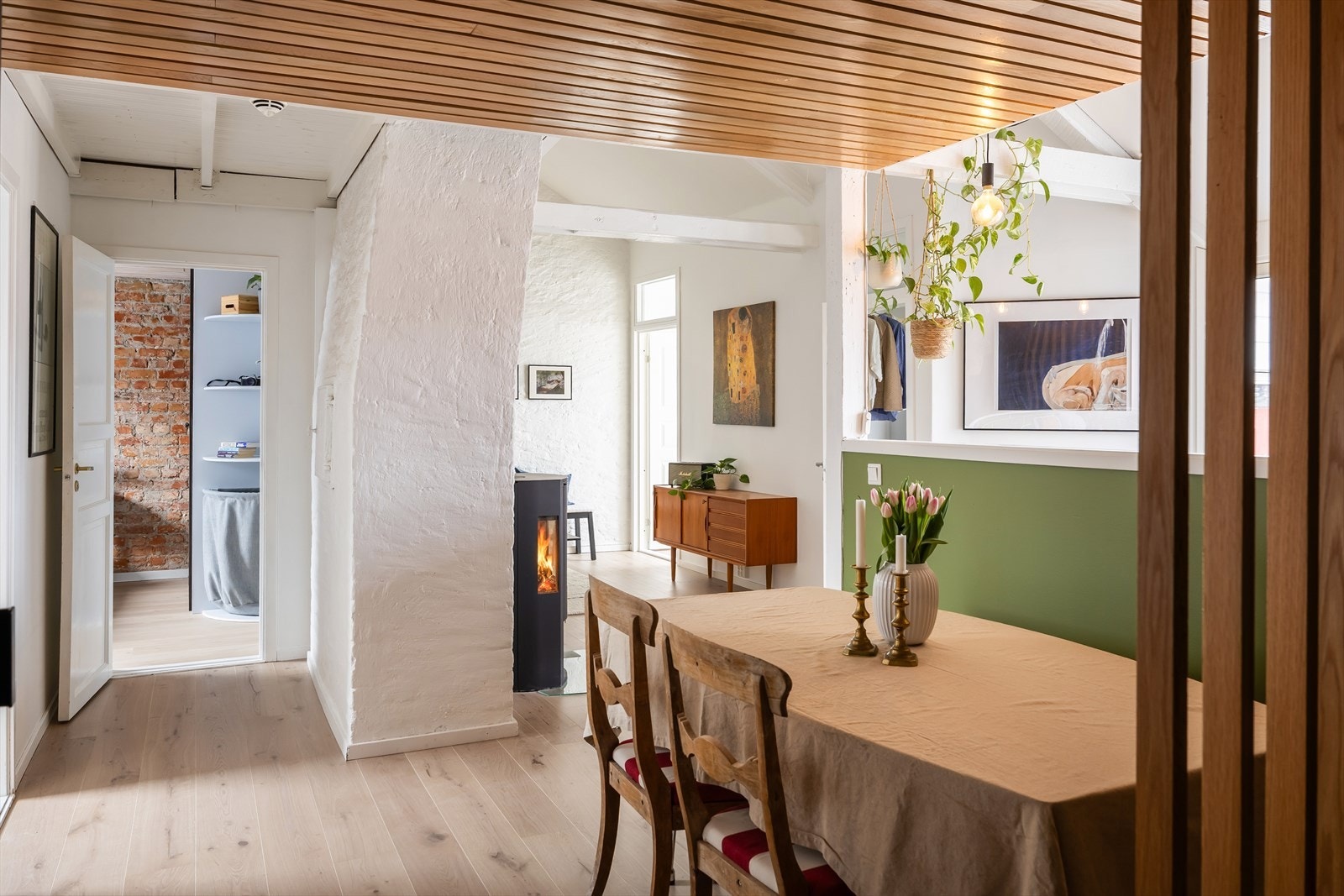 Borettslaget utførte brannsikring i 2018, der det ble etabler brannceller, to lag gips i taket på kjelleren, nye automatiske lys i oppgangen, seriekoblet brannalarm og rømningskilt. Galleribilde