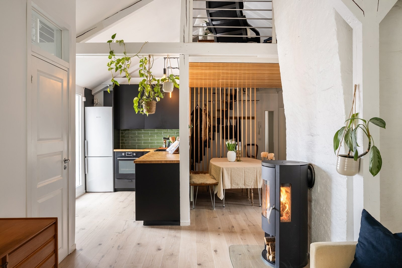 Her bor du med umiddelbar nærhet til blant annet NTNU Gløshaugen, Helgasetr, Teknostallen, St. Olavs og NTNU Handelshøyskolen. Galleribilde