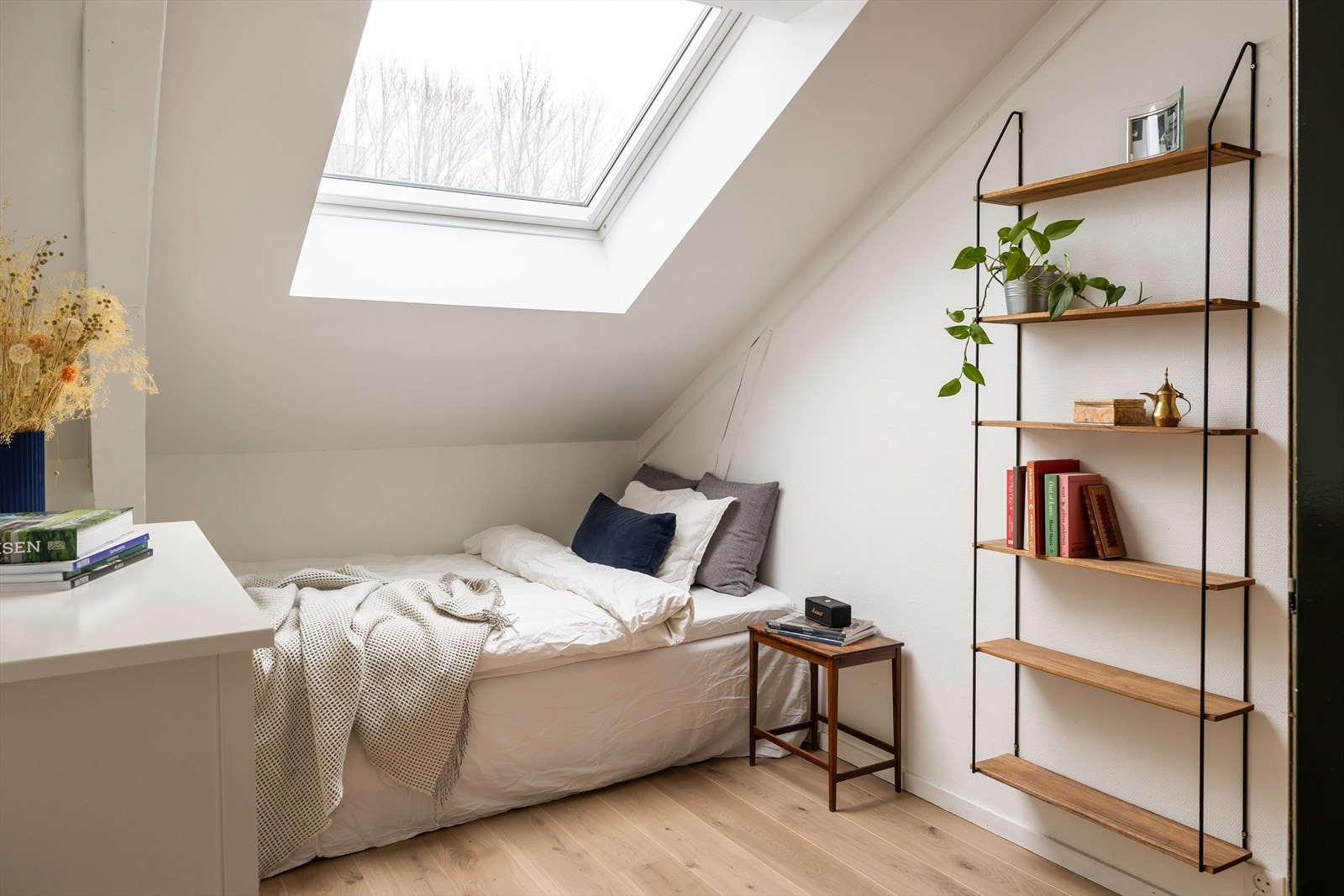 Det andre soverommet er på ca. 7 m² med god plass til ønsket sengestørrelse og tilhørende møblement. Galleribilde