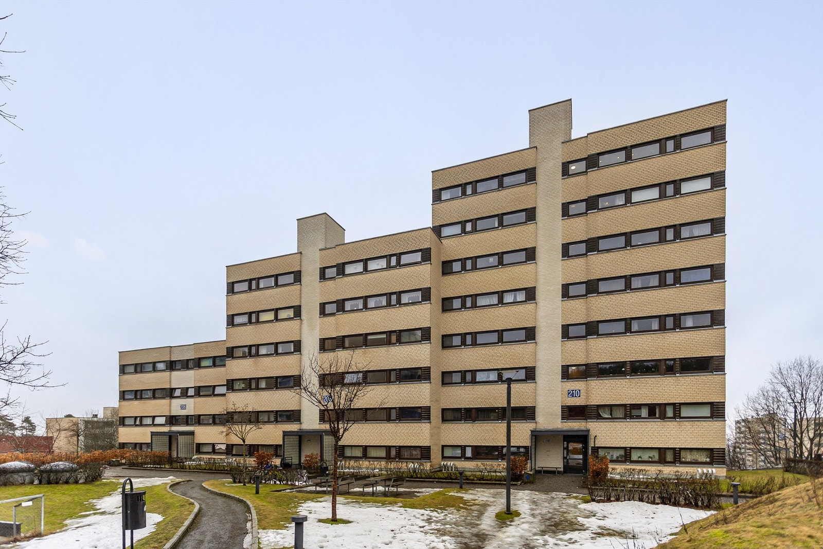 Svarttjern borettslag er et veldrevet og etablert borettslag med grønne, bilfrie fellesarealer. Galleribilde