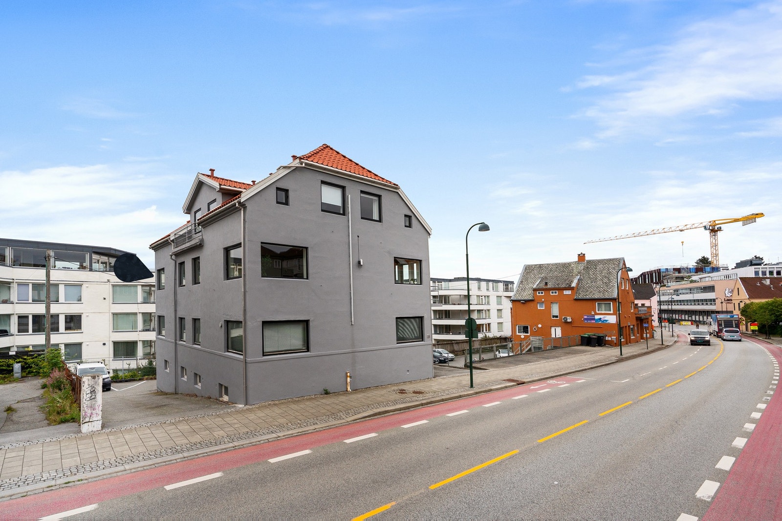 Velkommen til en velholdt 3-roms leilighet med balkong og kort vei til sentrum. Galleribilde