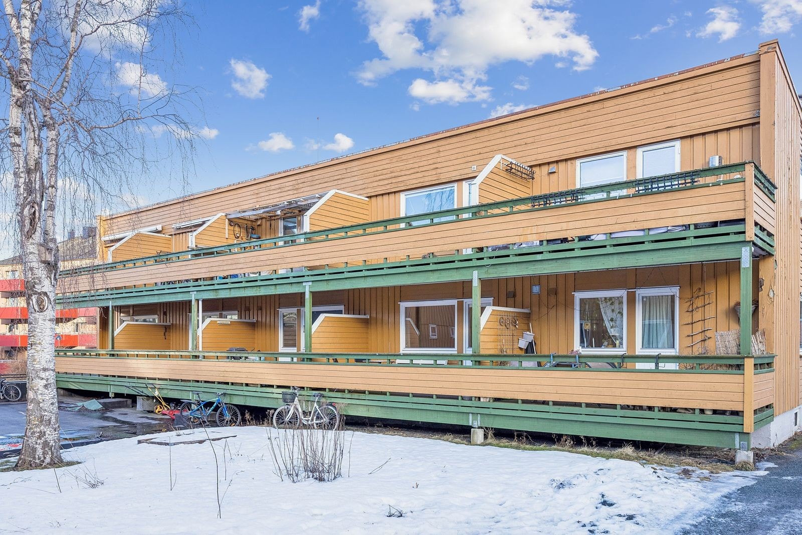 Leiligheten ligger fint til i høy 1. etasje med balkong ut mot fellesareal/bakgård Galleribilde