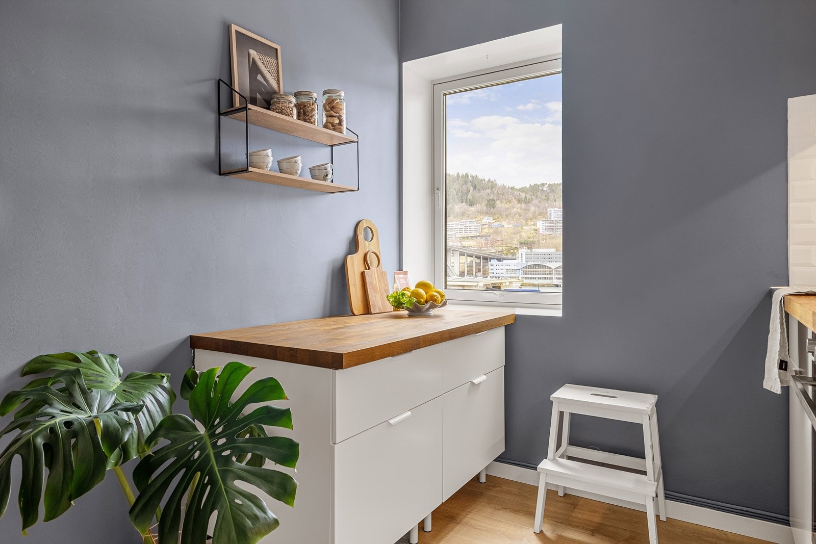 Kjøkkenet er 6,1 m². Galleribilde