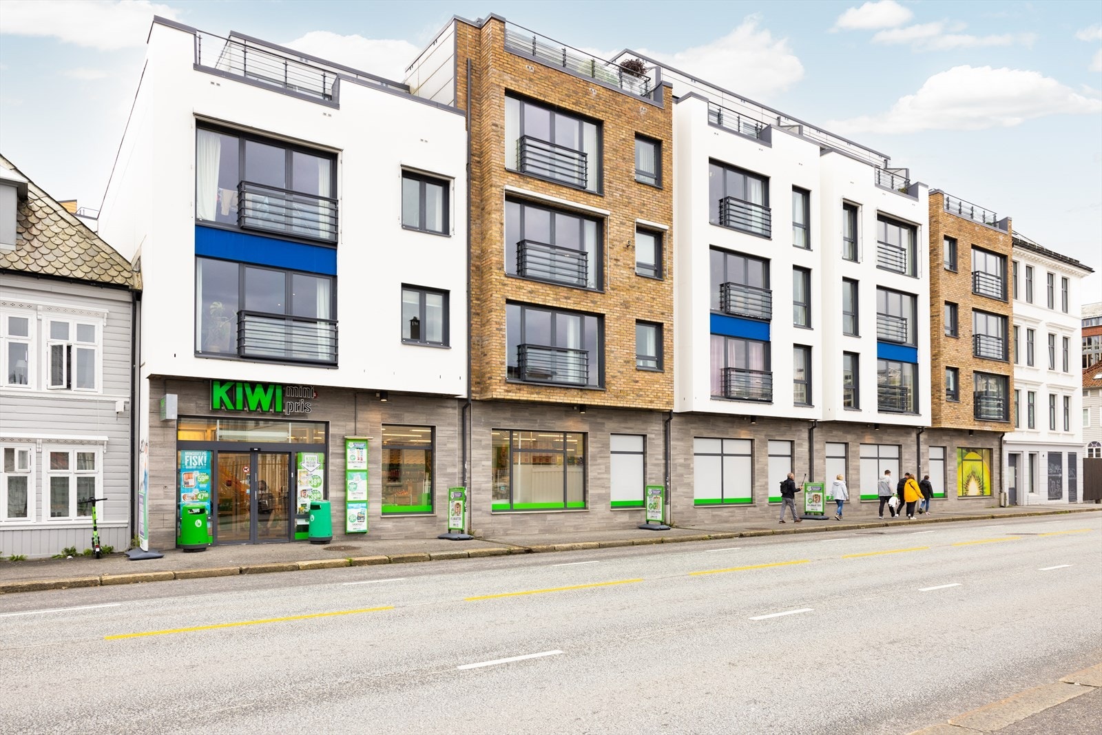 For daglighandel finner du bl.a. Kiwi Dokken ca. 9 minutter gange unna. Litt videre kommer du til Bunnpris Nøstet, som også har post i butikk. Galleribilde