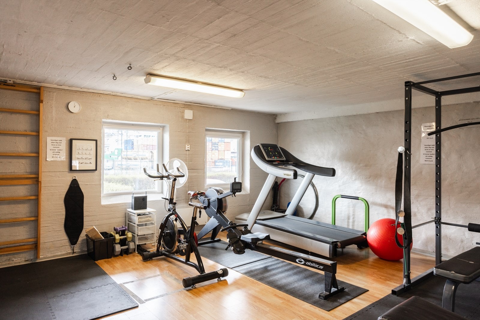 Her får du muligheten til å gjøre enkel og effektiv styrke- eller løpetrening. Galleribilde