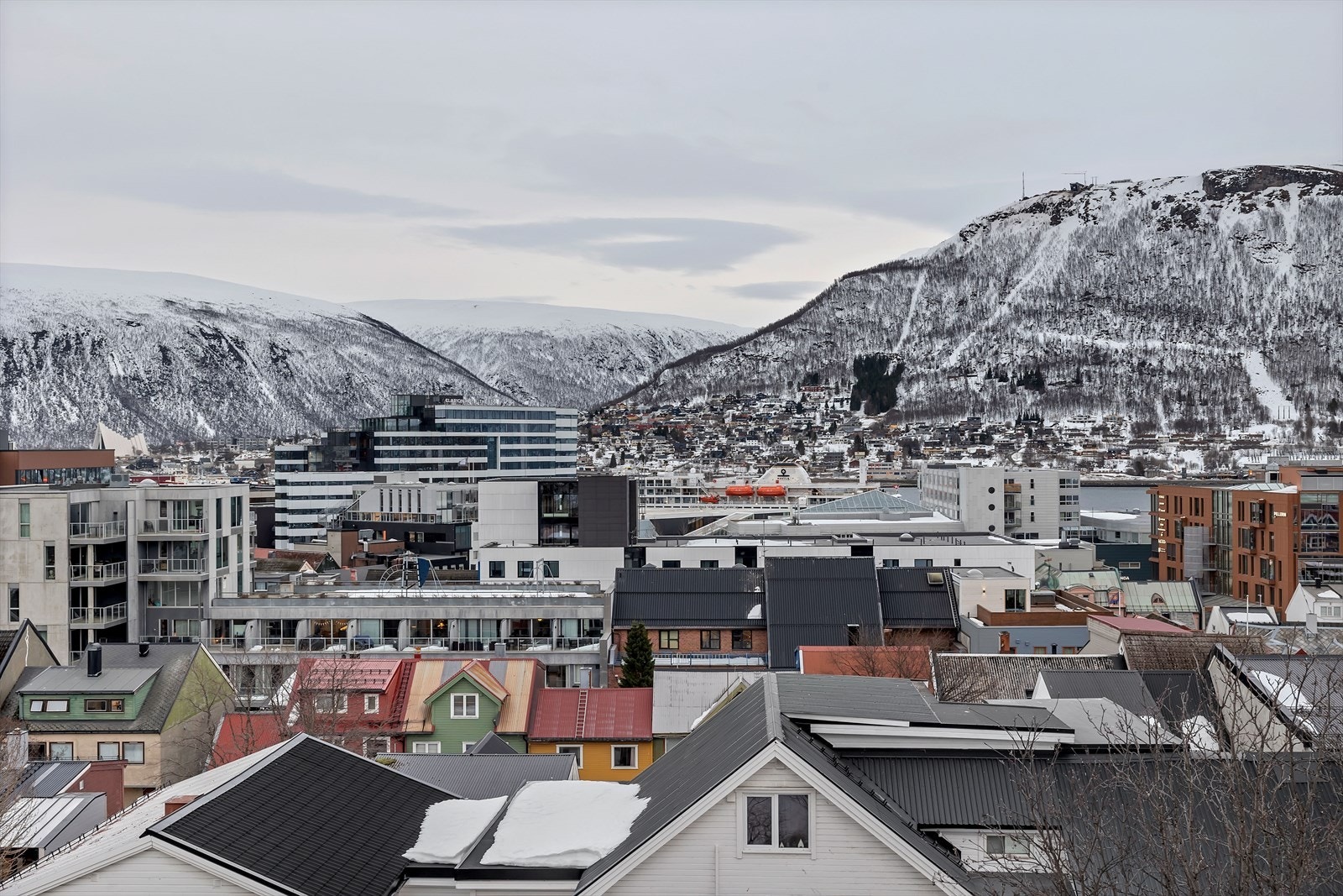 Ja - dette er faktisk den fantastiske utsikten fra leiligheten - både fra leiligheten og terrassen Galleribilde